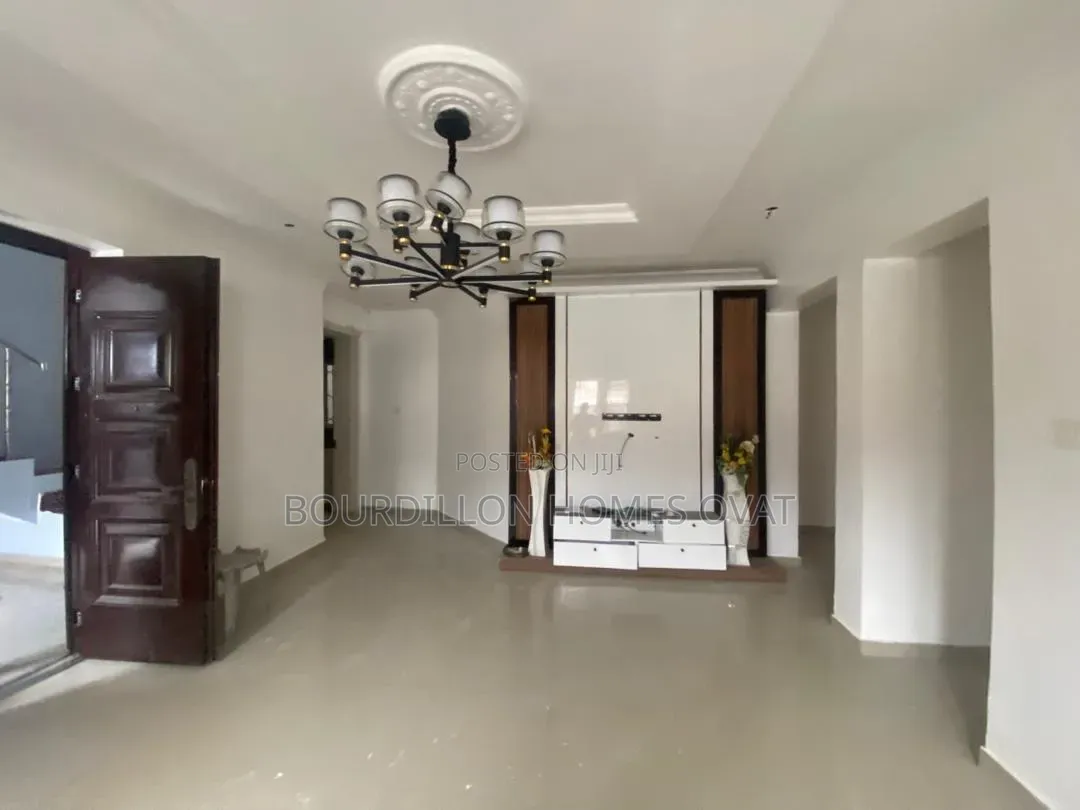 3bdrm Apartment in Osapa London Lekki for rent