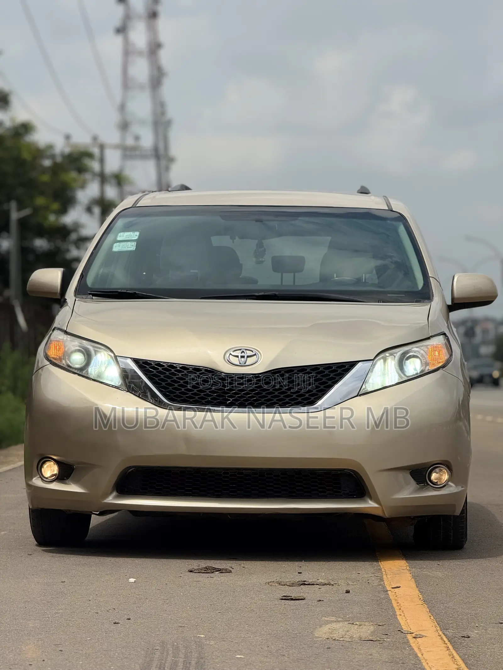 Toyota Sienna LE 8 Passenger 2010 Gold