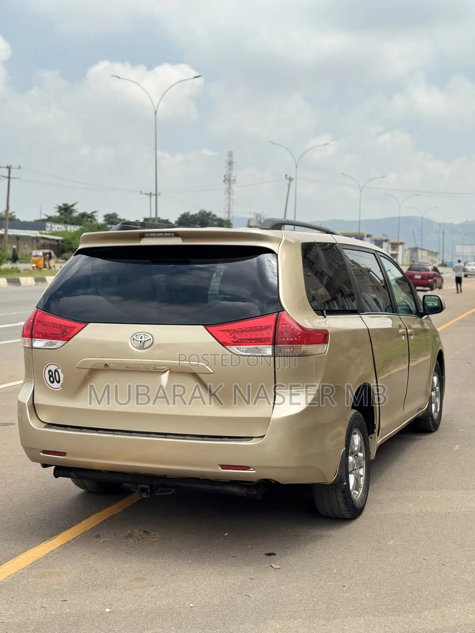 Toyota Sienna LE 8 Passenger 2010 Gold