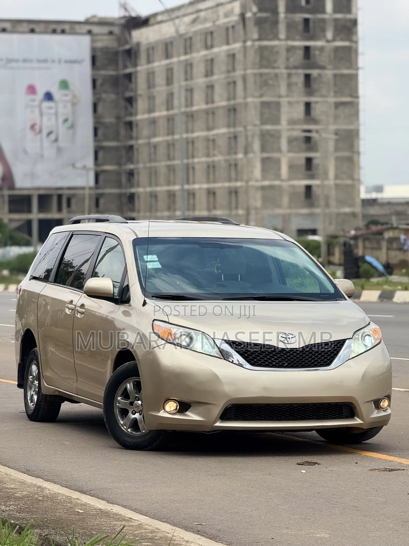 Toyota Sienna LE 8 Passenger 2010 Gold