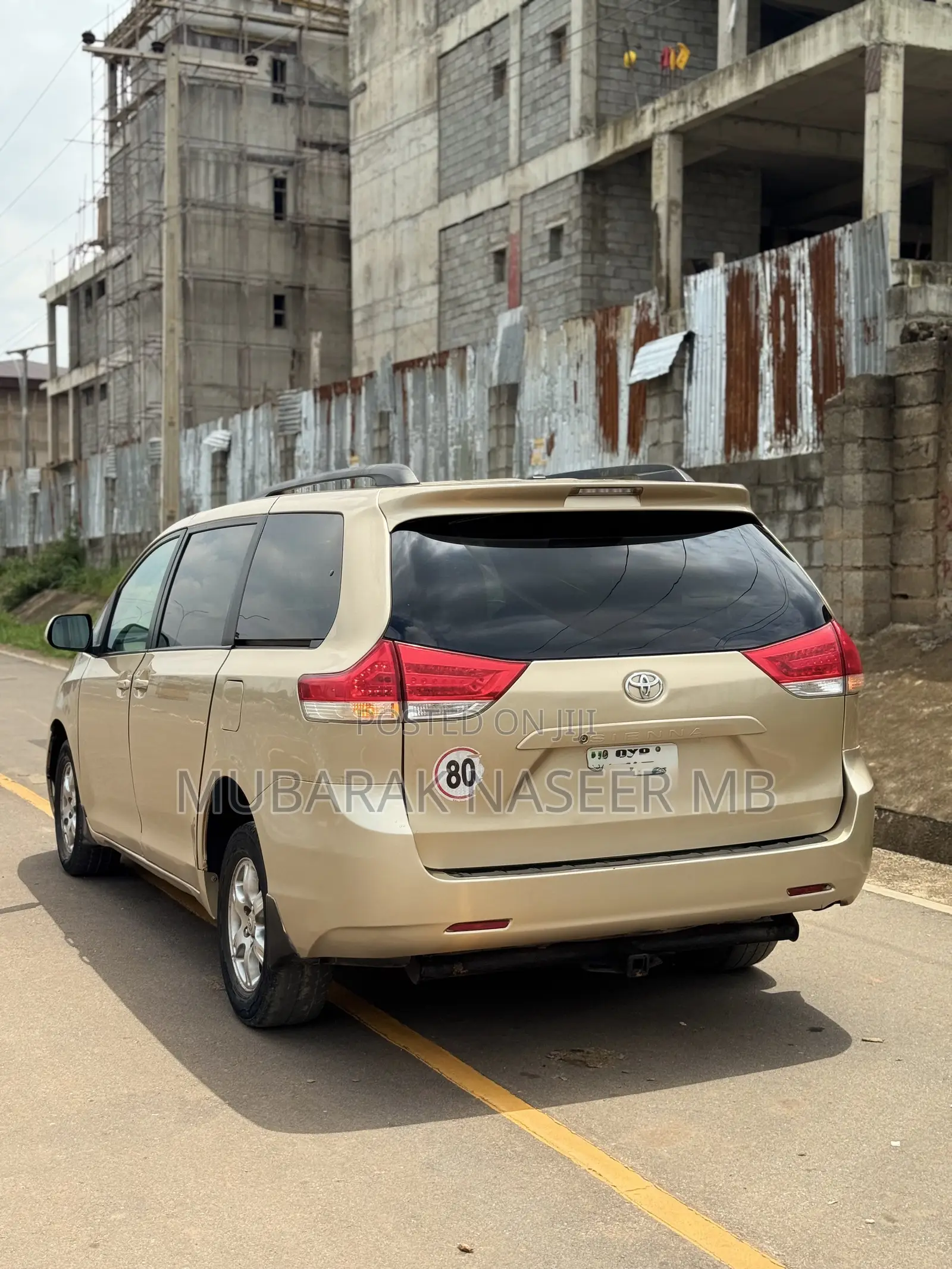 Toyota Sienna LE 8 Passenger 2010 Gold