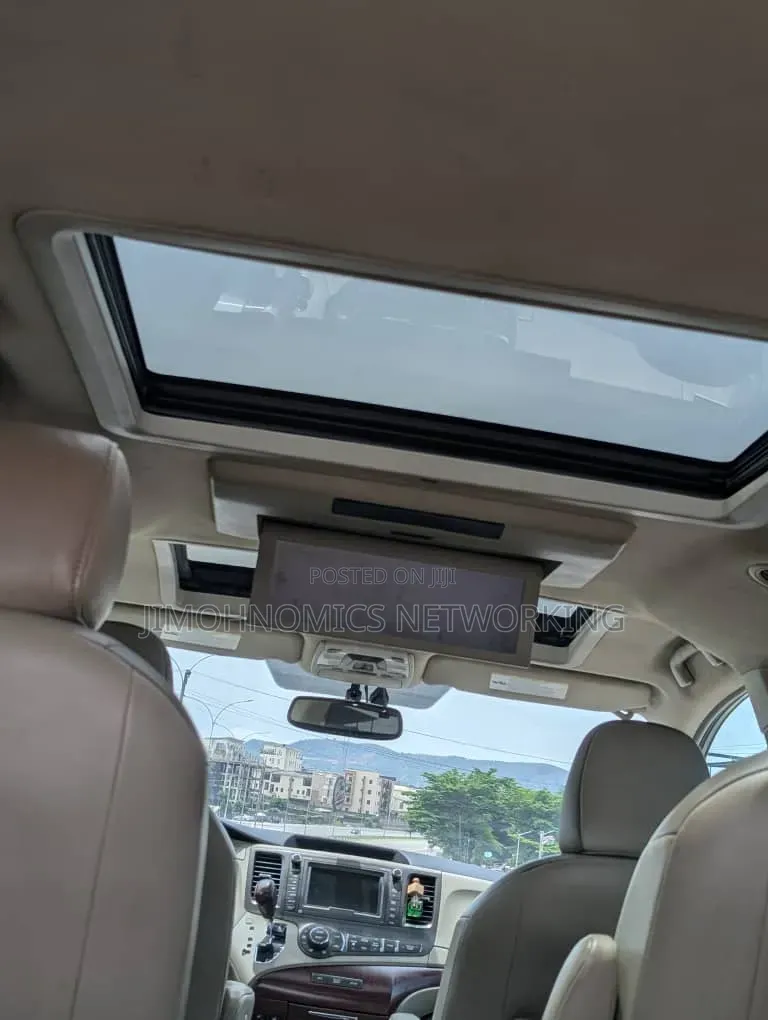 Toyota Sienna 2010 Silver