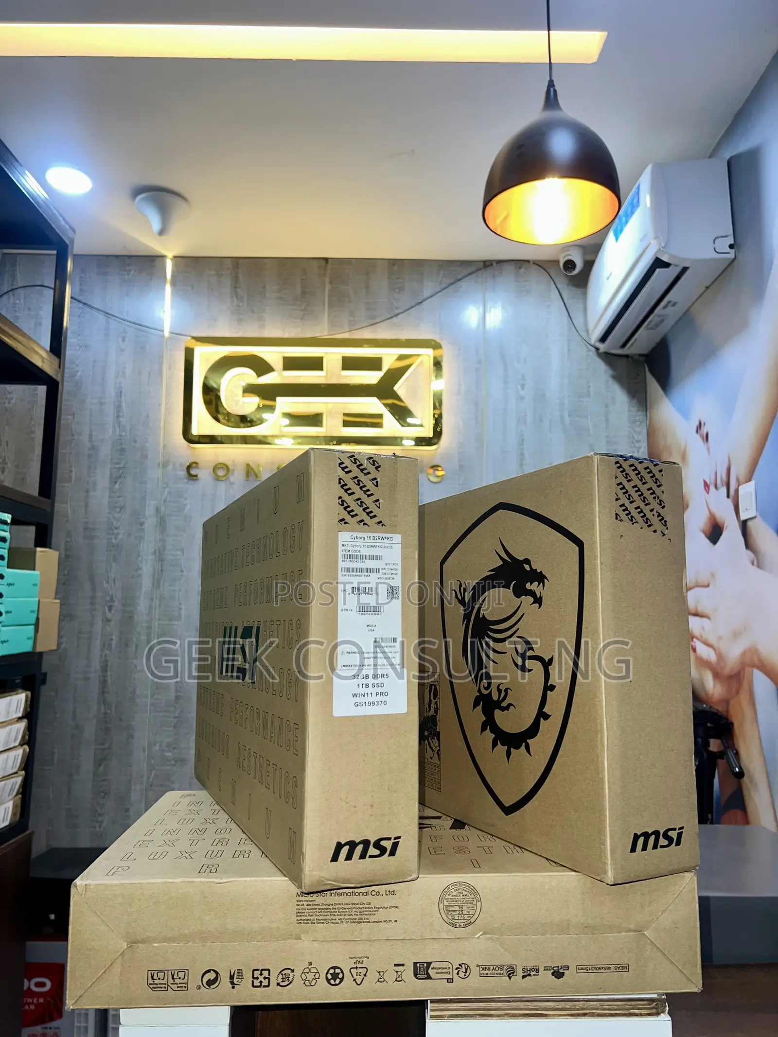 New Laptop MSI Cyborg 15 32GB Intel Core 7 SSD 1T