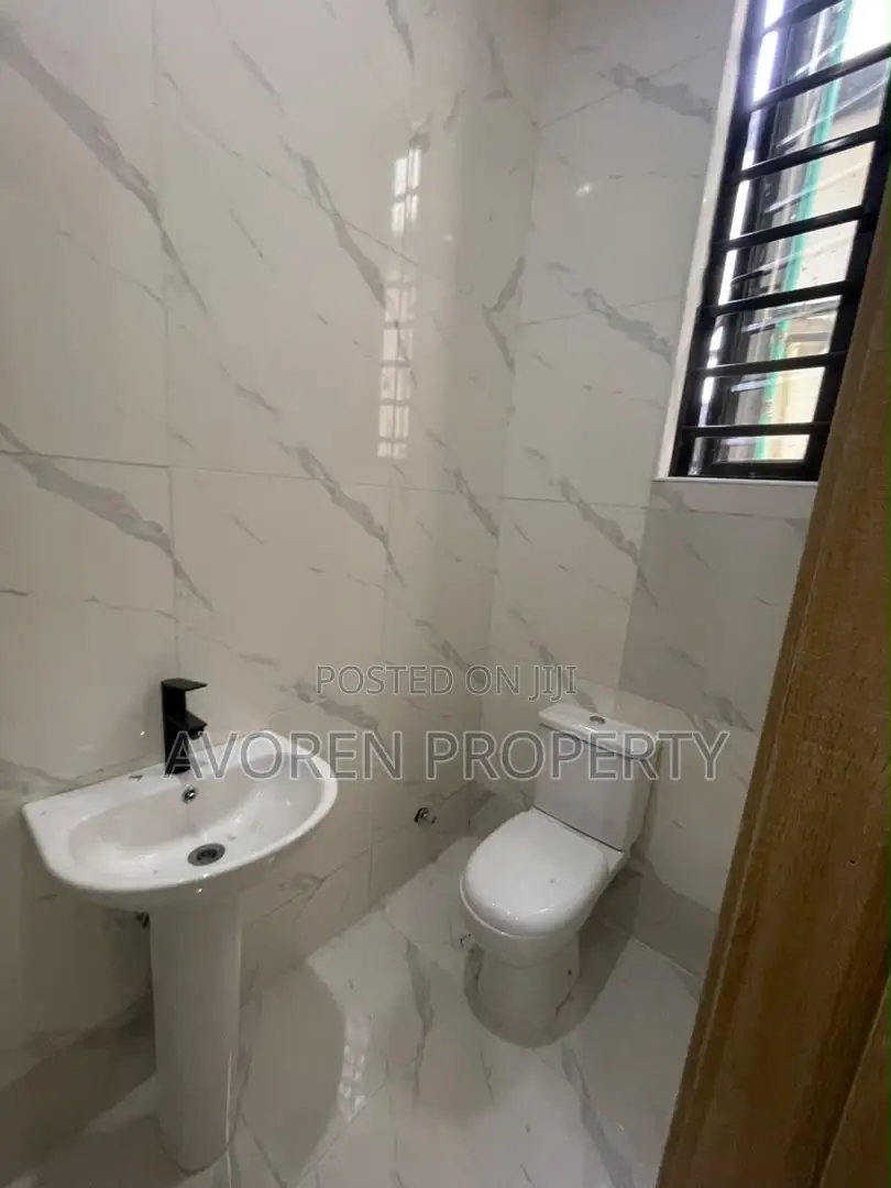 4bdrm Apartment in Ajah for sale