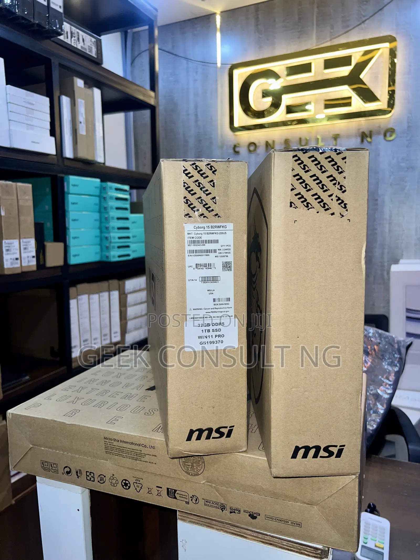 New Laptop MSI Cyborg 15 32GB Intel Core 7 SSD 1T