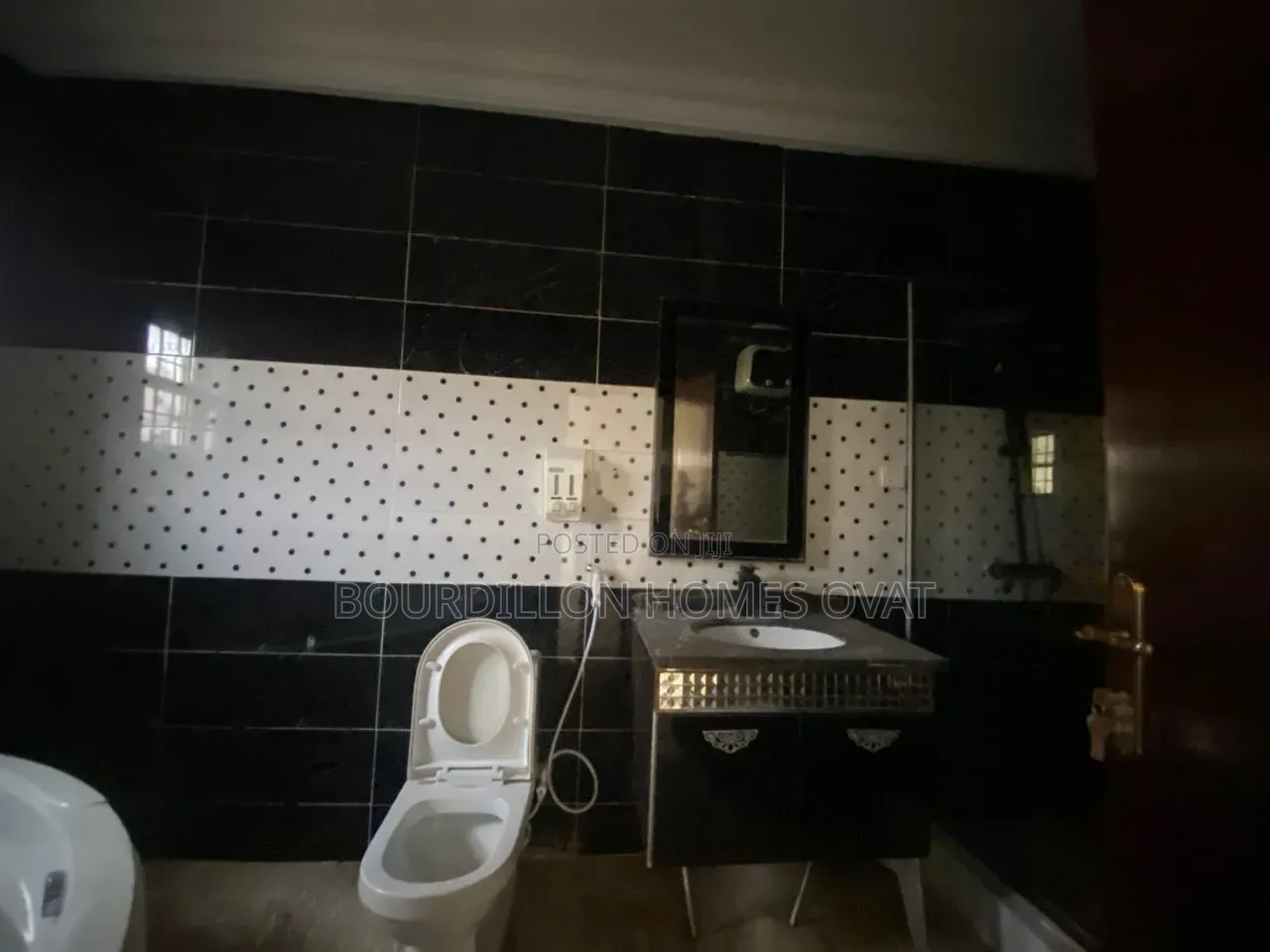 5bdrm Duplex in Lekki County Road for rent