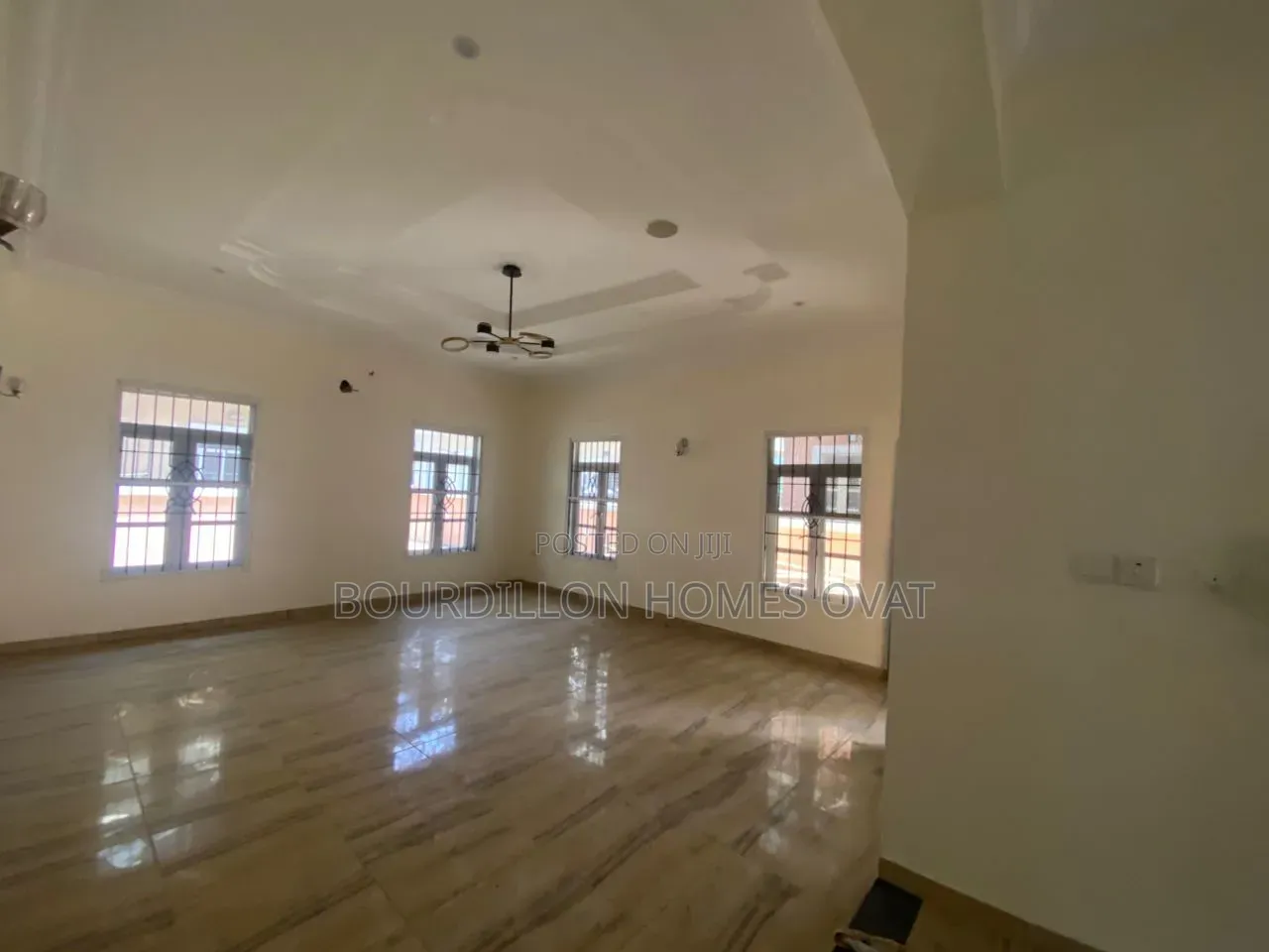 5bdrm Duplex in Lekki County Road for rent