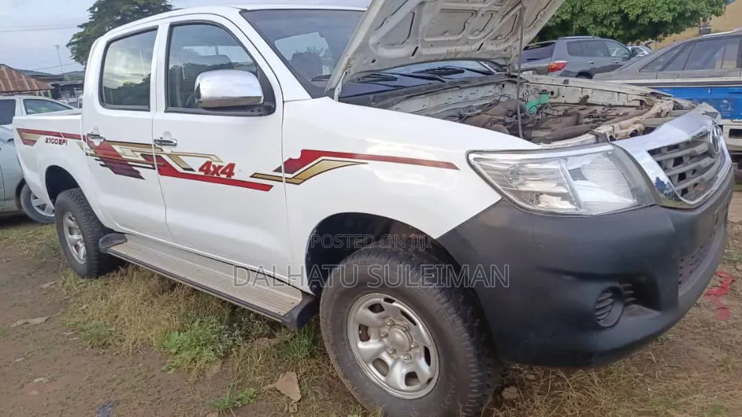 Toyota Hilux 2013 White