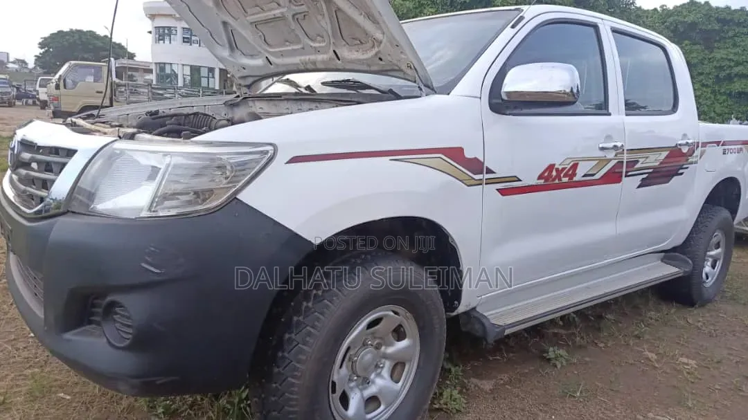 Toyota Hilux 2013 White