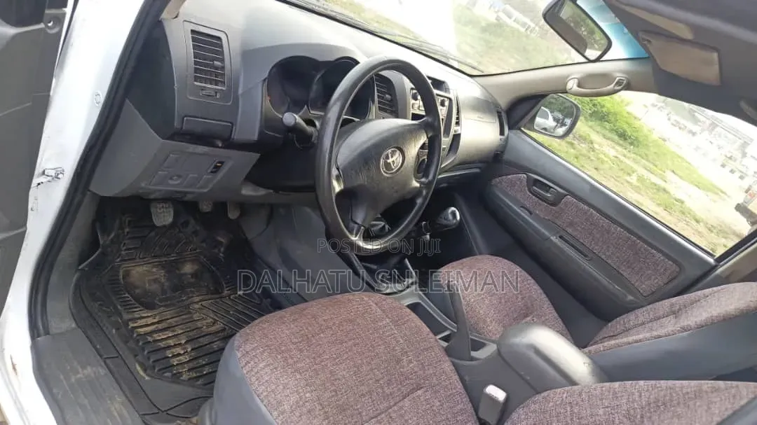 Toyota Hilux 2013 White