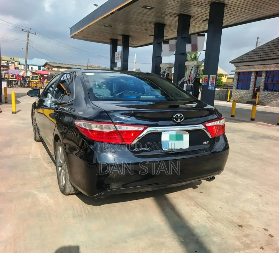 Toyota Camry 2017 Black