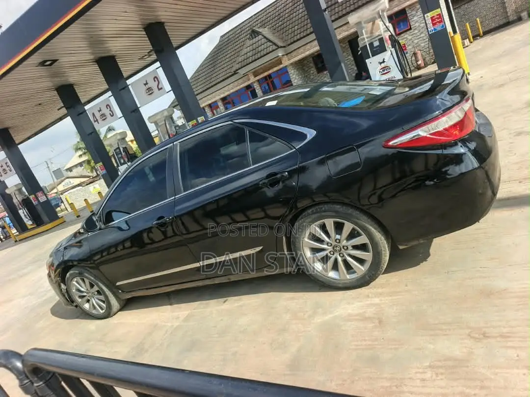Toyota Camry 2017 Black