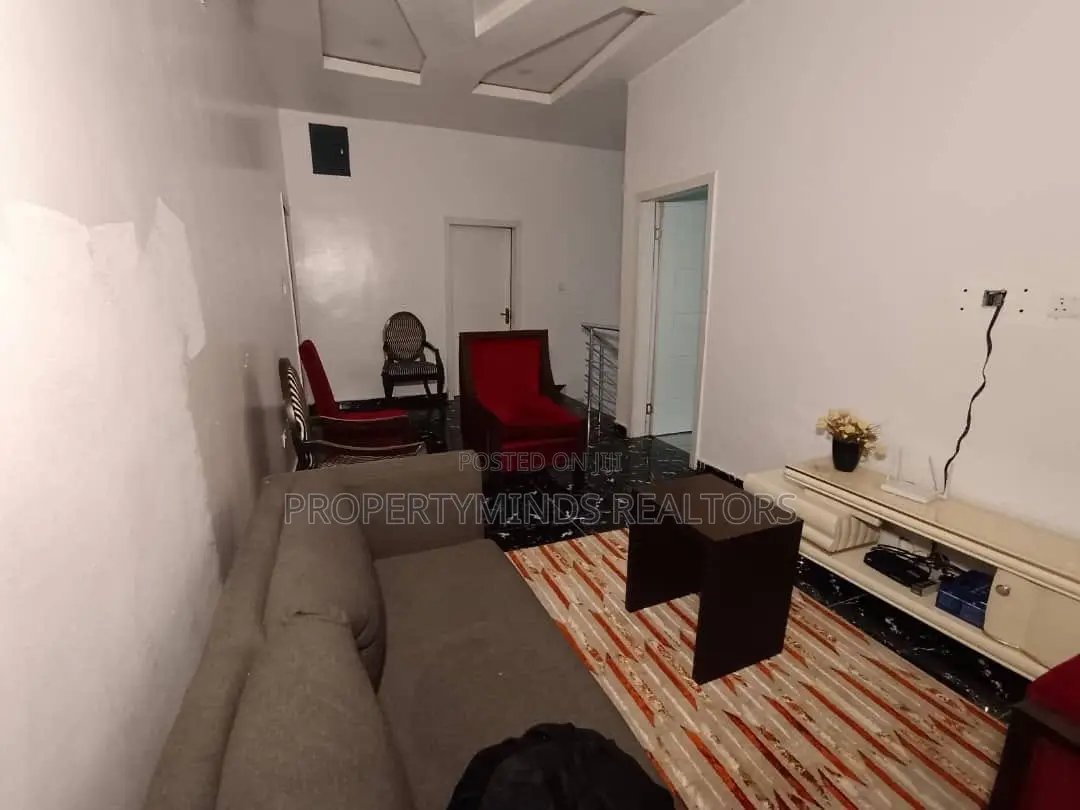 4bdrm Duplex in Chevron for sale