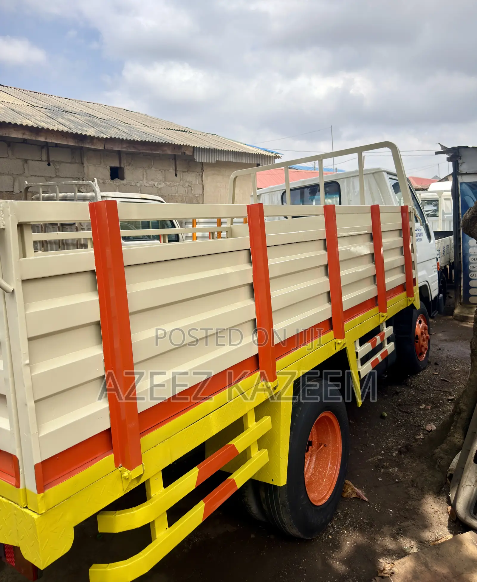 Toyota Dyna 200 Truck 6 Tyres 2RZ 2.4l Petrol Engine Company Used