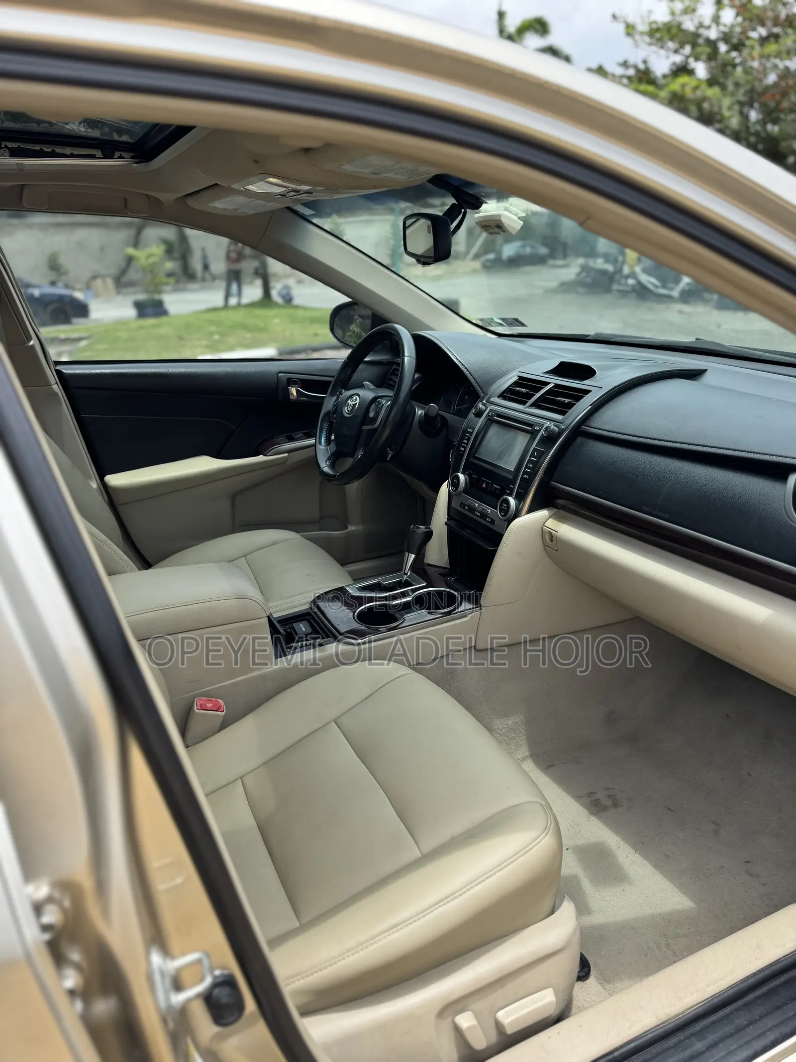Toyota Camry XLE 4dr Sedan (2.5L 4cyl 6A) 2013 Gold
