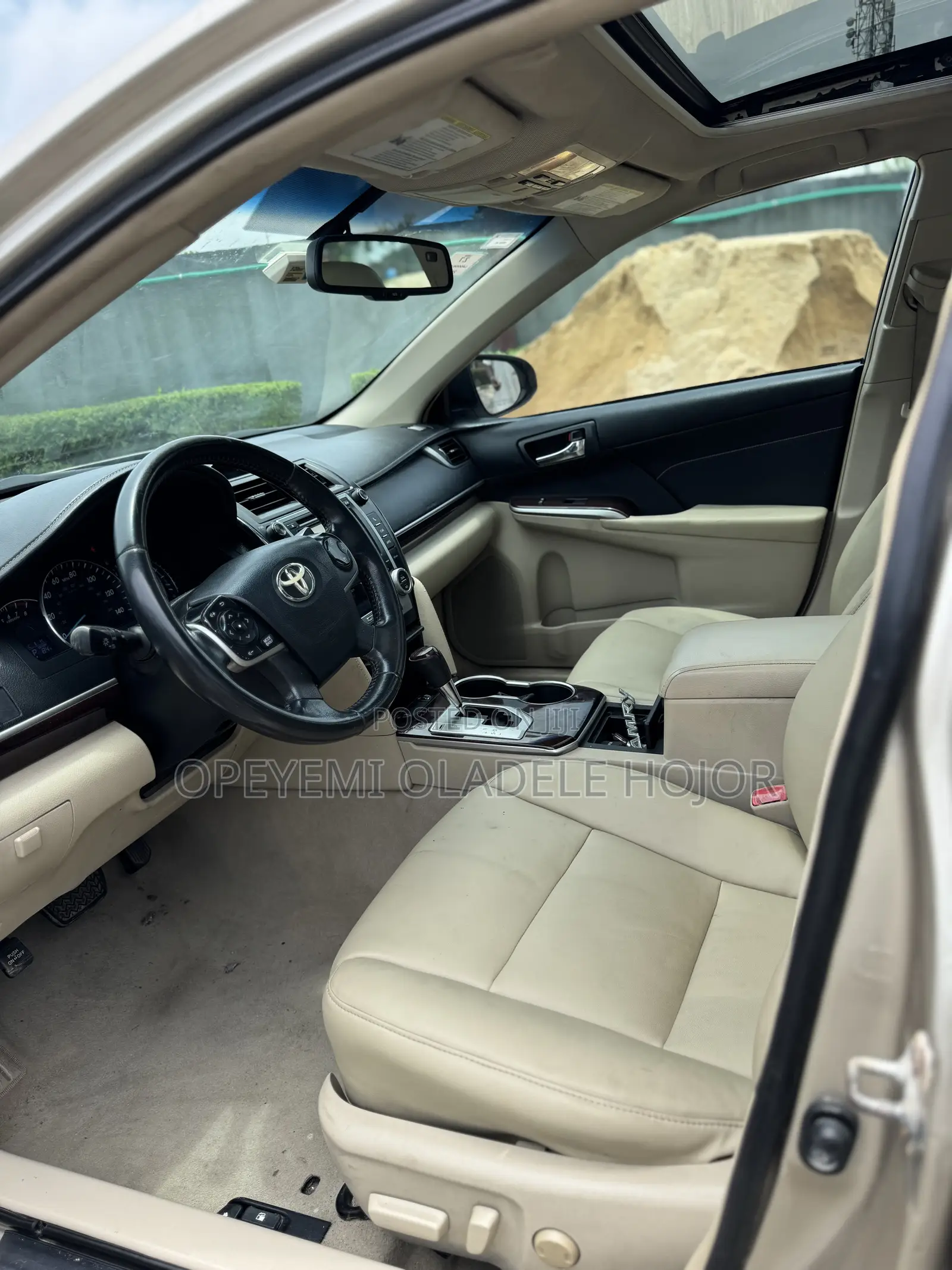 Toyota Camry XLE 4dr Sedan (2.5L 4cyl 6A) 2013 Gold