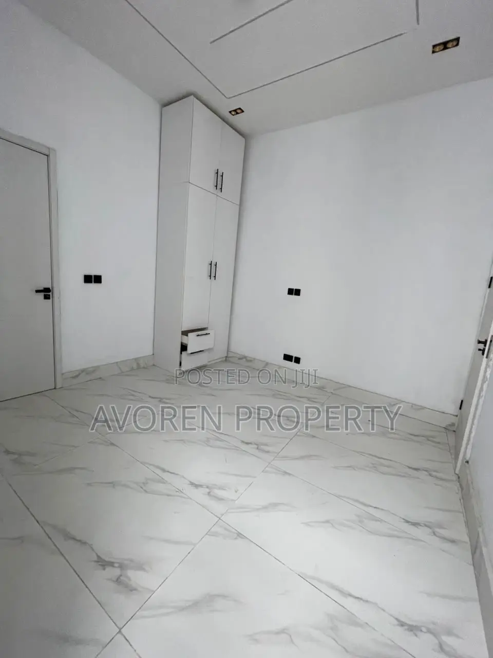 4bdrm Apartment in Ajah for sale