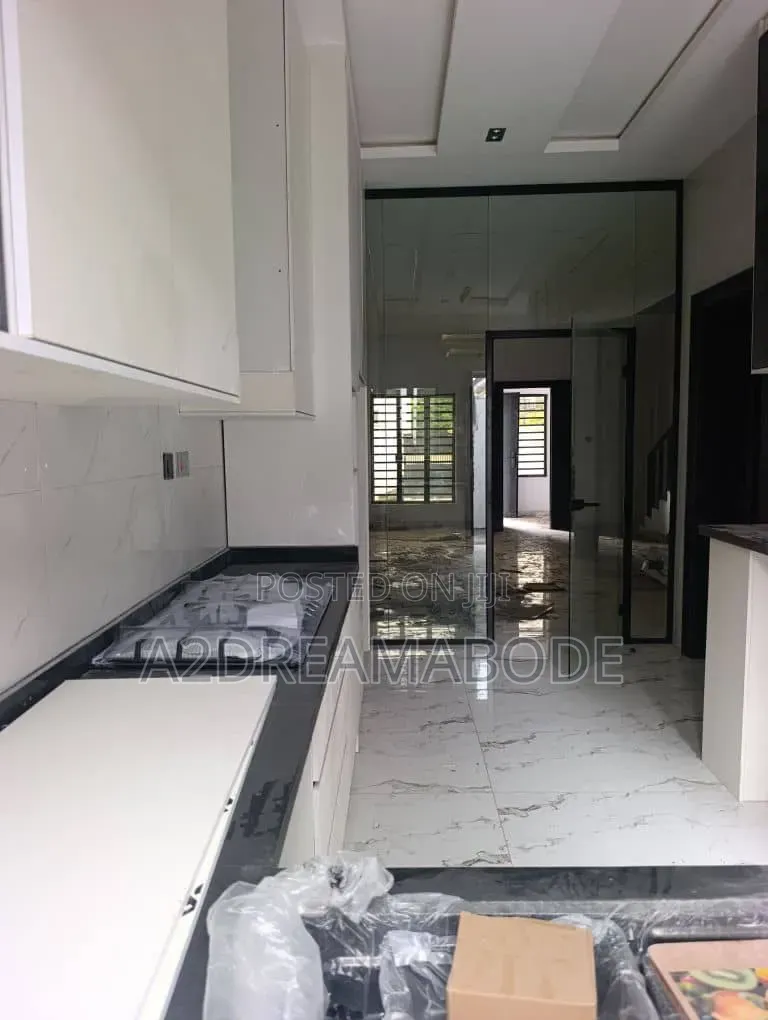 4bdrm Duplex in Ikeja for rent