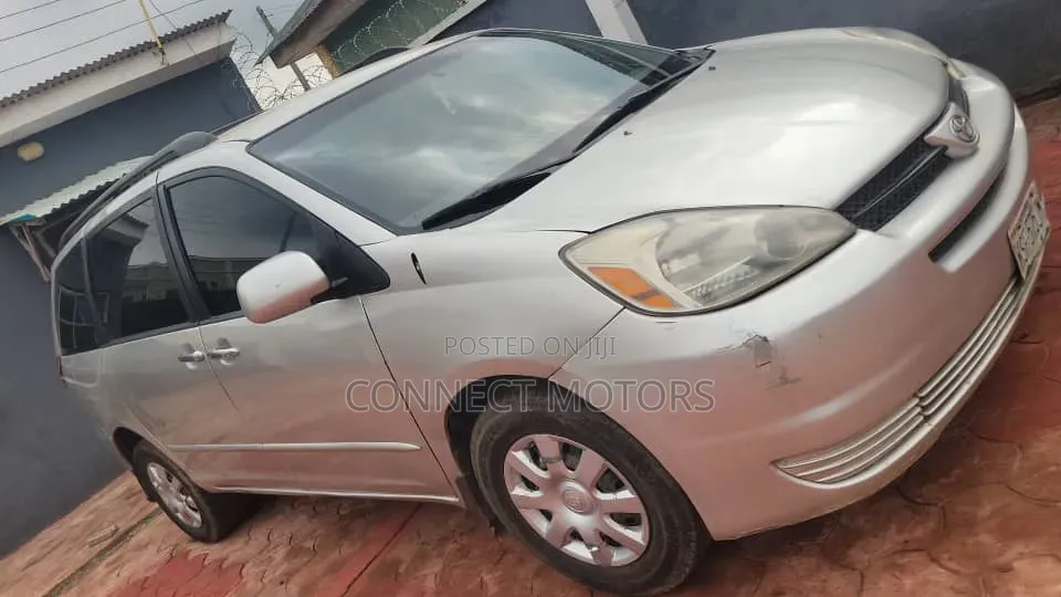 Toyota Sienna 2005 Gold