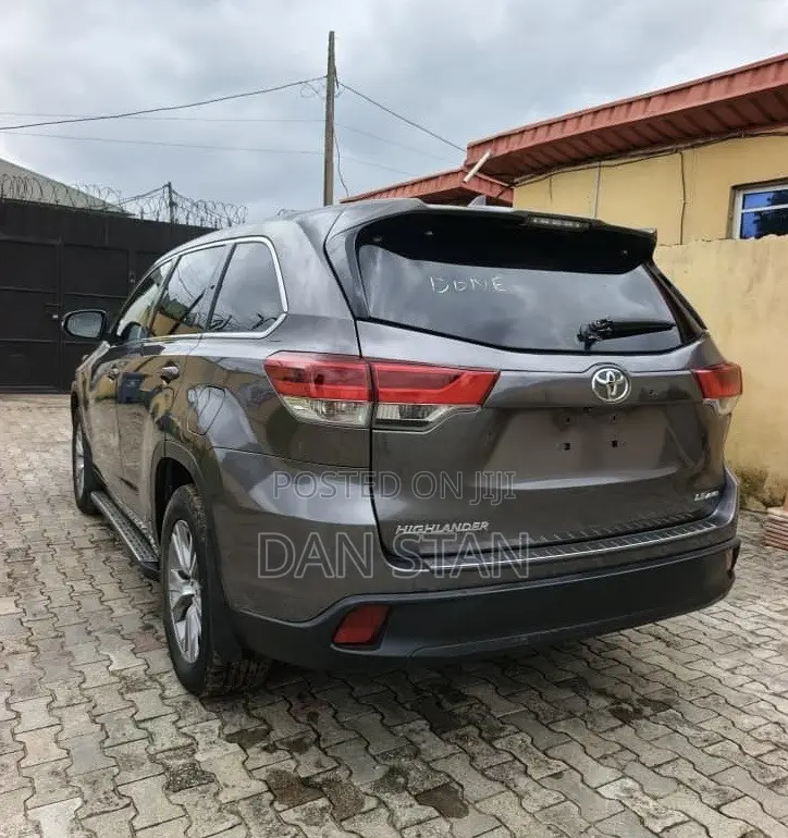 Toyota RAV4 2022 Gray