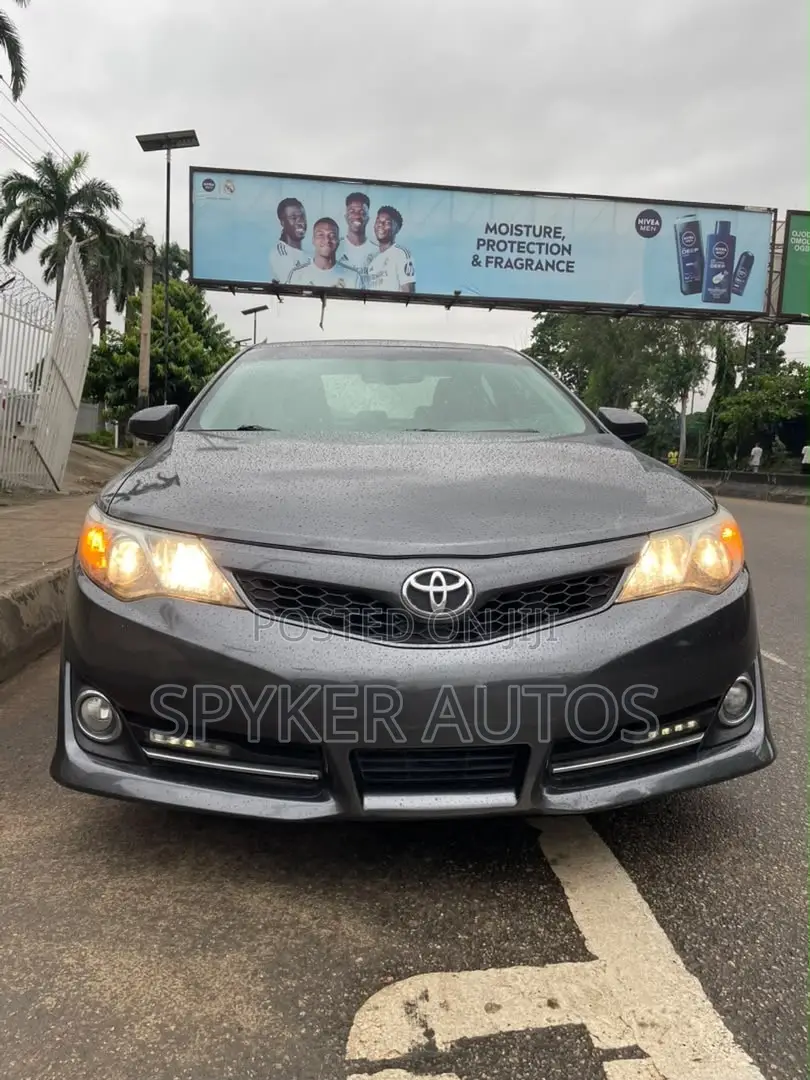 Toyota Camry SE 4dr Sedan (3.5L 6cyl 6A) 2014 Gray