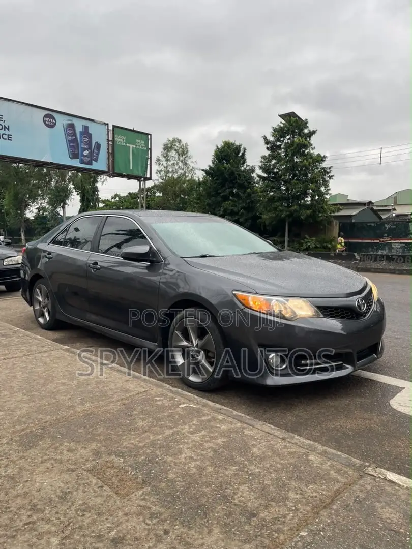 Toyota Camry SE 4dr Sedan (3.5L 6cyl 6A) 2014 Gray