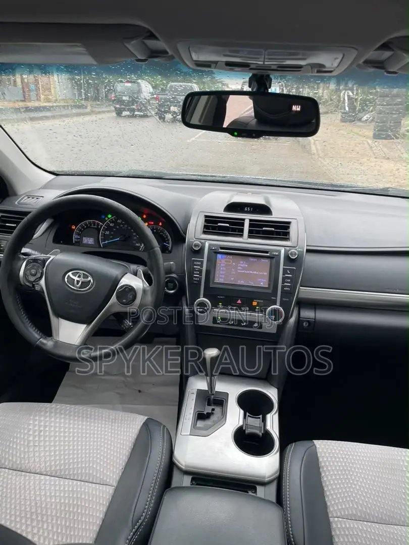 Toyota Camry SE 4dr Sedan (3.5L 6cyl 6A) 2014 Gray
