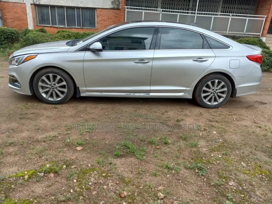 Hyundai Sonata Sport Sedan FWD (2.4L 4cyl 6A) 2016 Silver