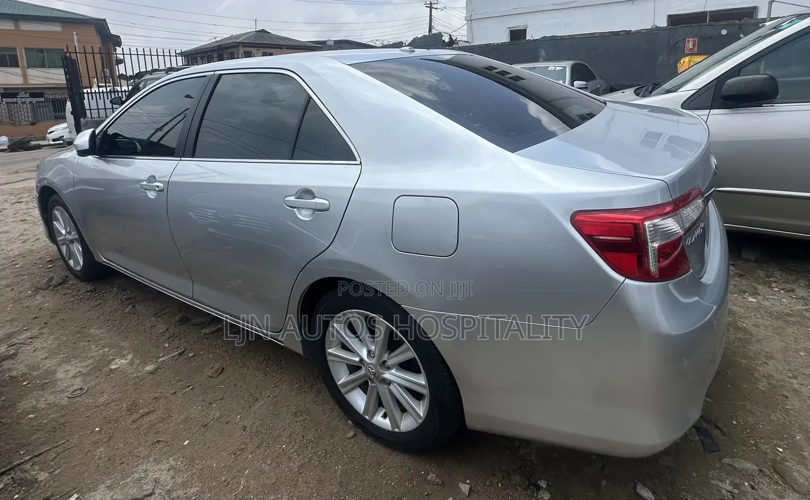 Toyota Camry XLE 4dr Sedan (2.5L 4cyl 6A) 2012 Silver