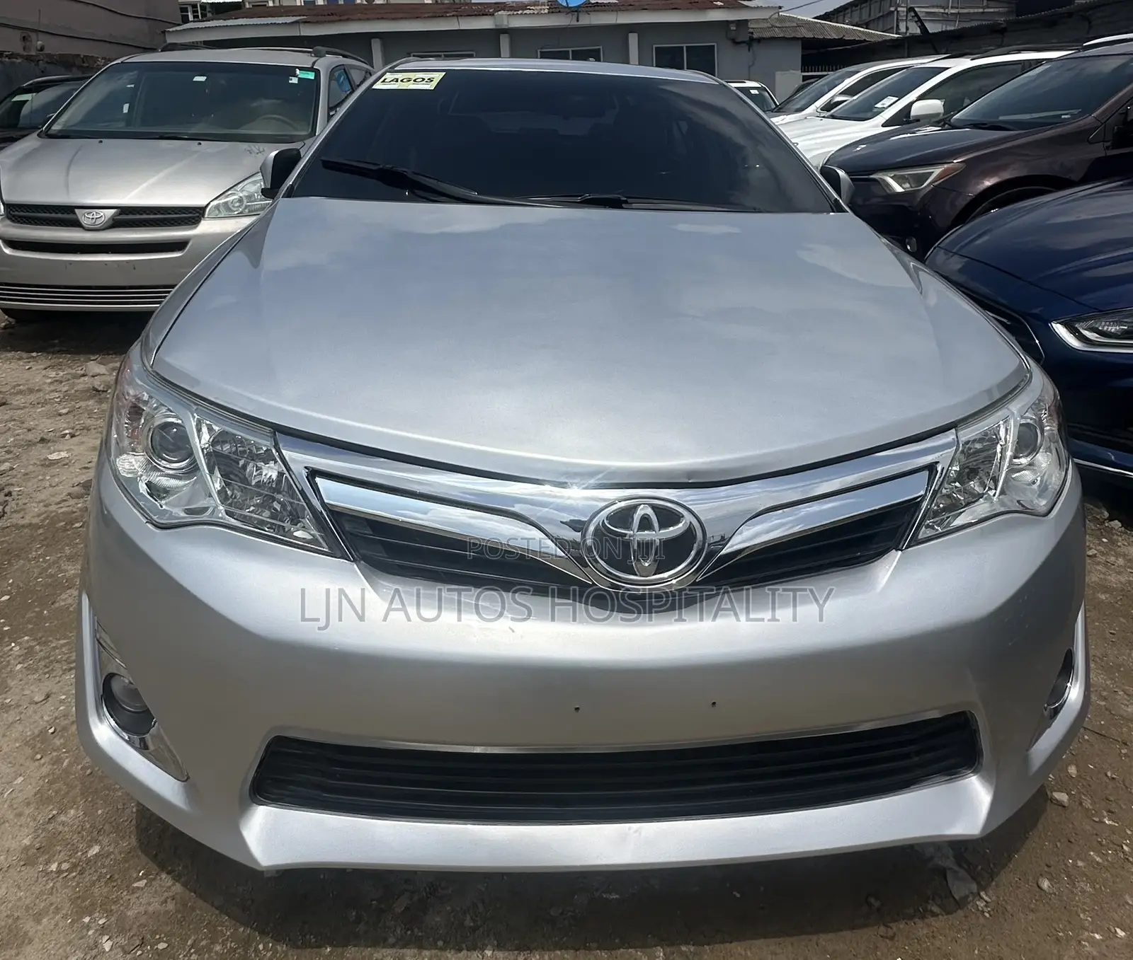 Toyota Camry XLE 4dr Sedan (2.5L 4cyl 6A) 2012 Silver