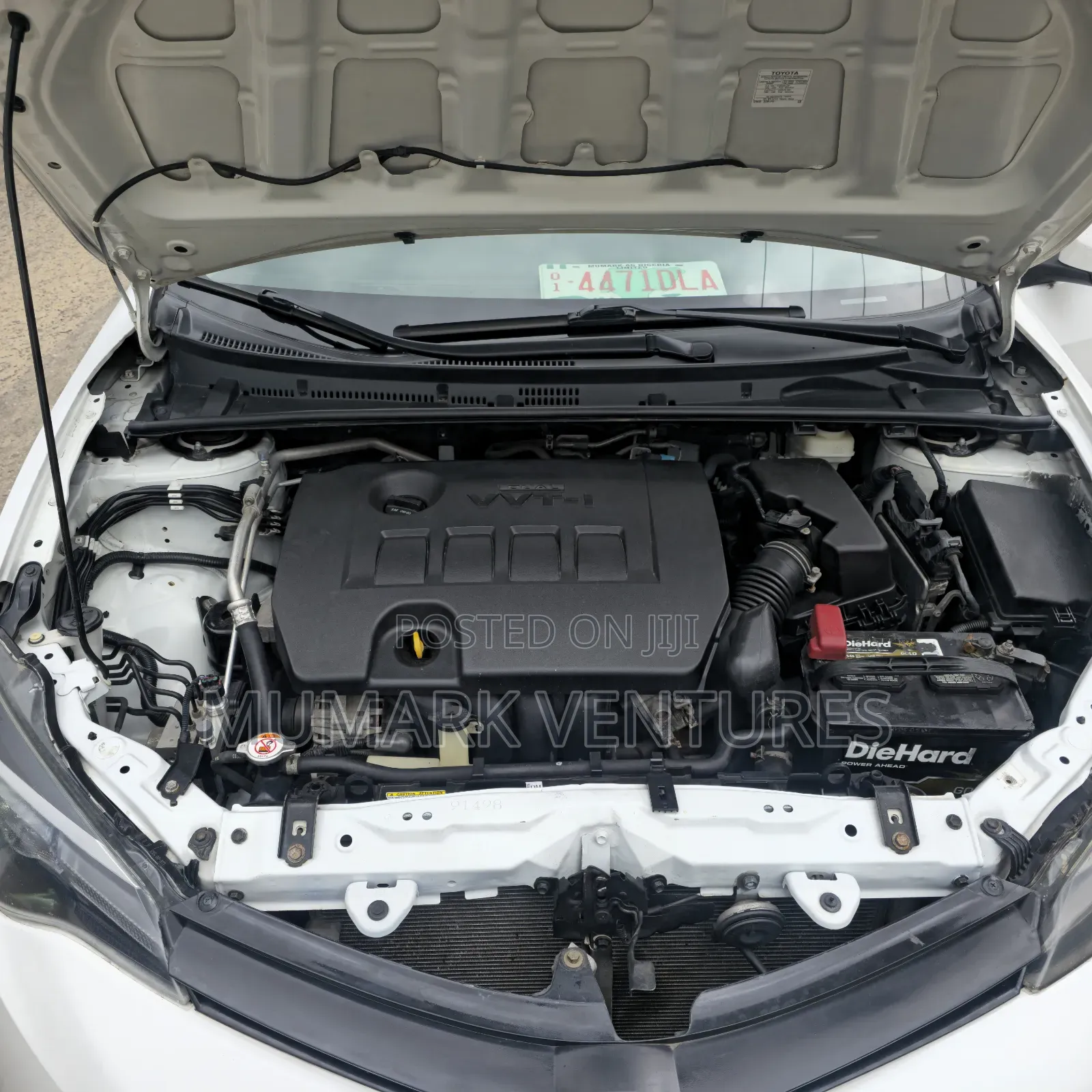 Toyota Corolla LE (1.8L 4cyl 2A) 2018 White
