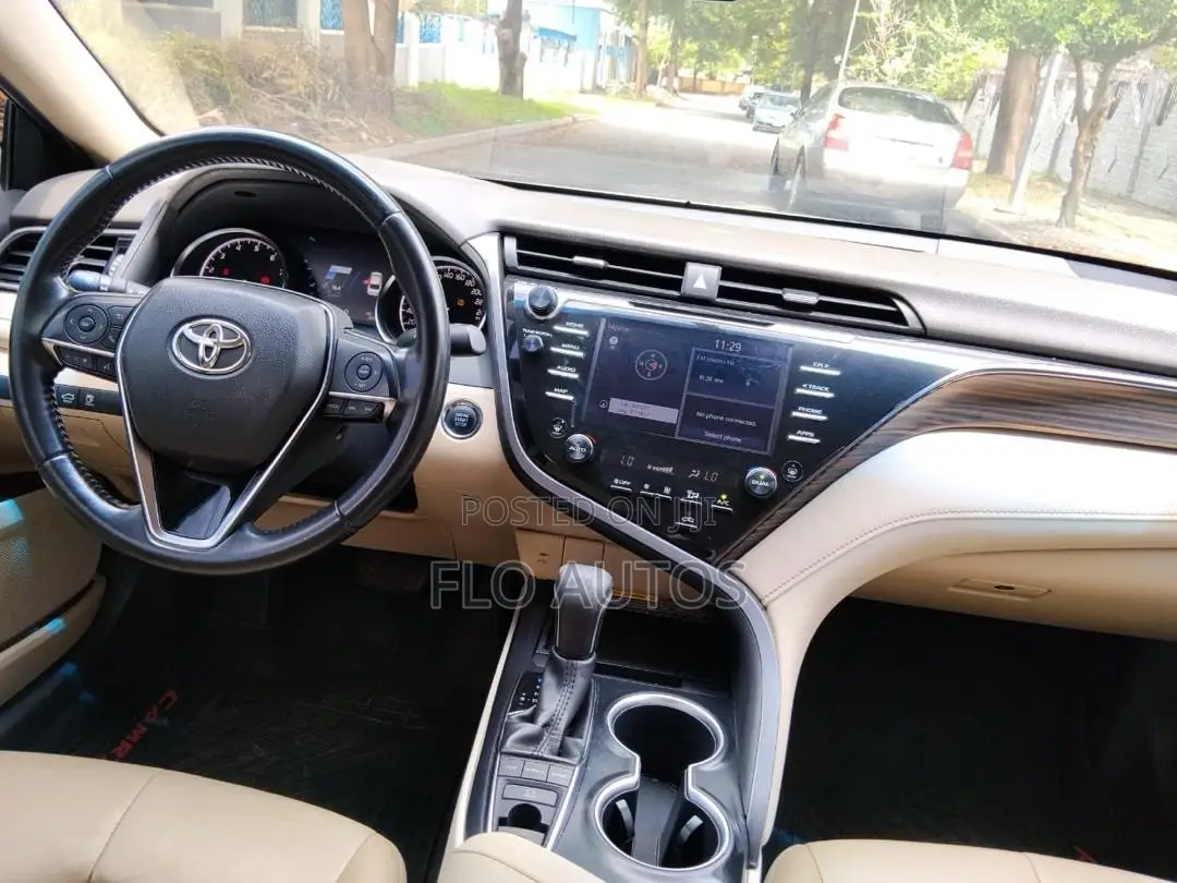 Toyota Camry XLE 4dr Sedan (2.5L 4cyl 6A) 2017 White