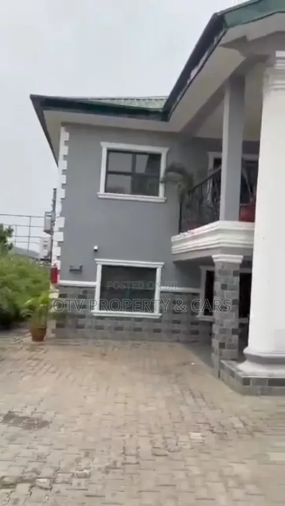 5bdrm Duplex in Maitama for sale