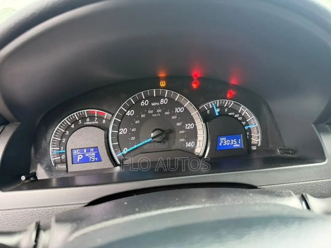 Toyota Camry SE 4dr Sedan (2.5L 4cyl 6A) 2014 Gray
