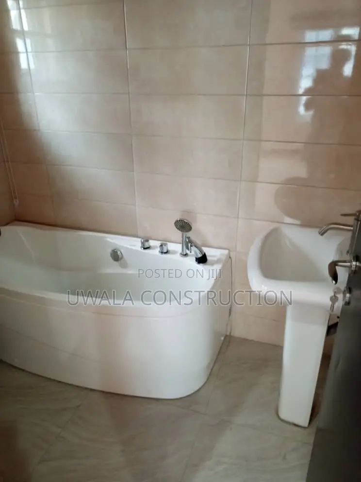 4bdrm Duplex in FHA for sale
