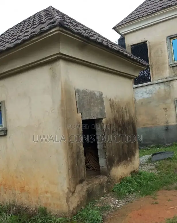 5bdrm Duplex in FHA for sale