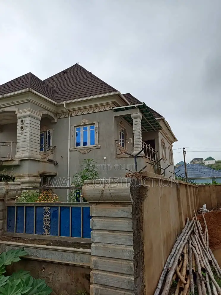 5bdrm Duplex in FHA for sale