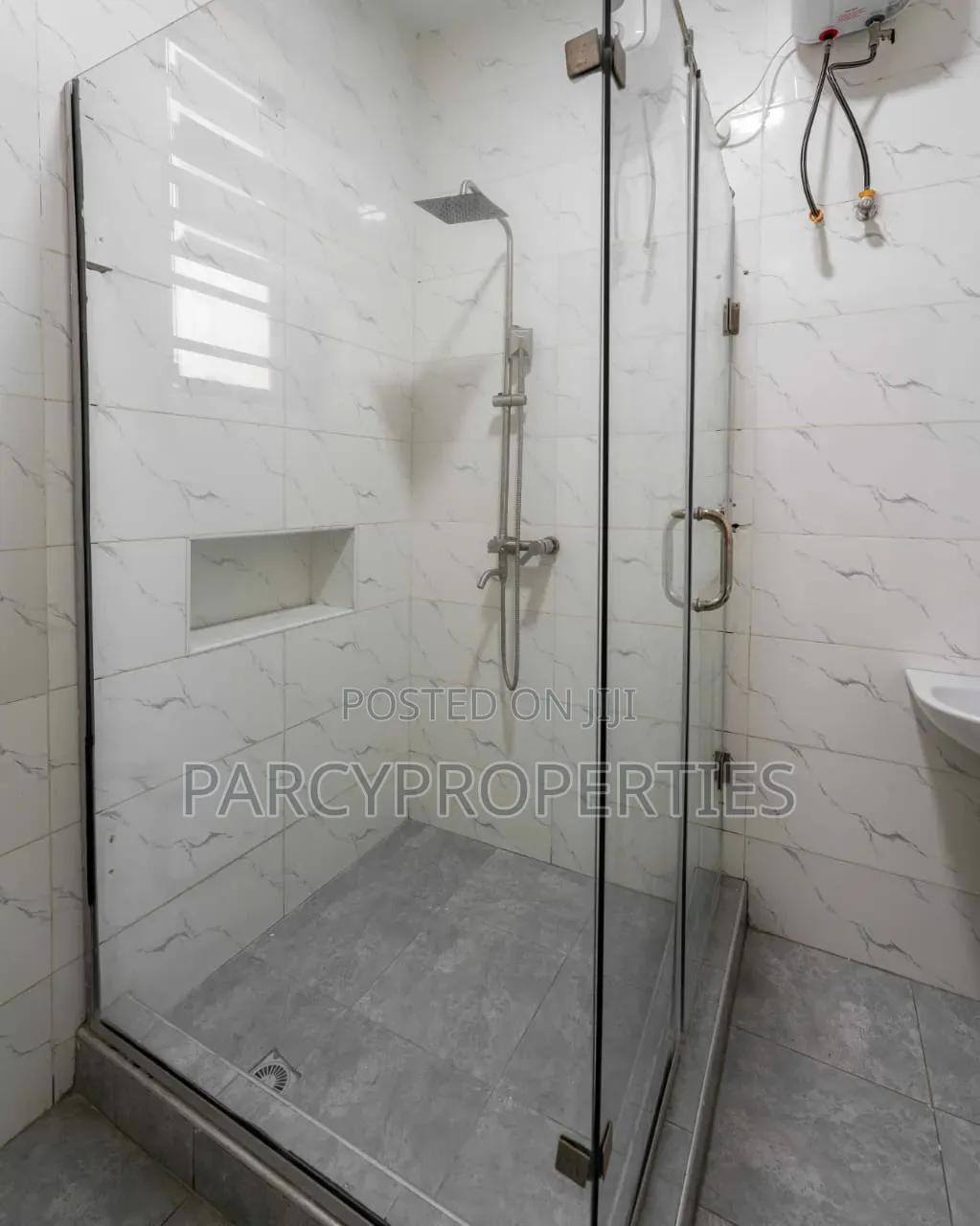 Furnished 2bdrm Apartment in Ologolo, Lekki Phase 2 for sale