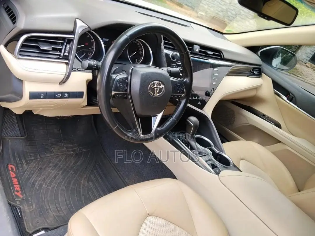 Toyota Camry XLE 4dr Sedan (2.5L 4cyl 6A) 2017 White