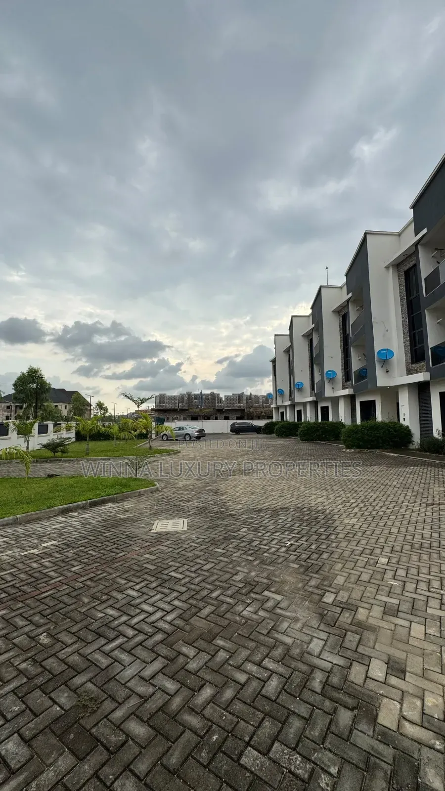 5bdrm Townhouse/Terrace in Life Camp Main for sale