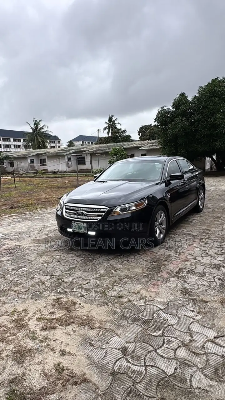 Ford Taurus 2011 Black