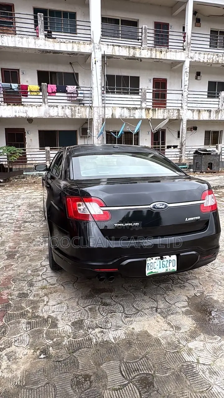 Ford Taurus 2011 Black