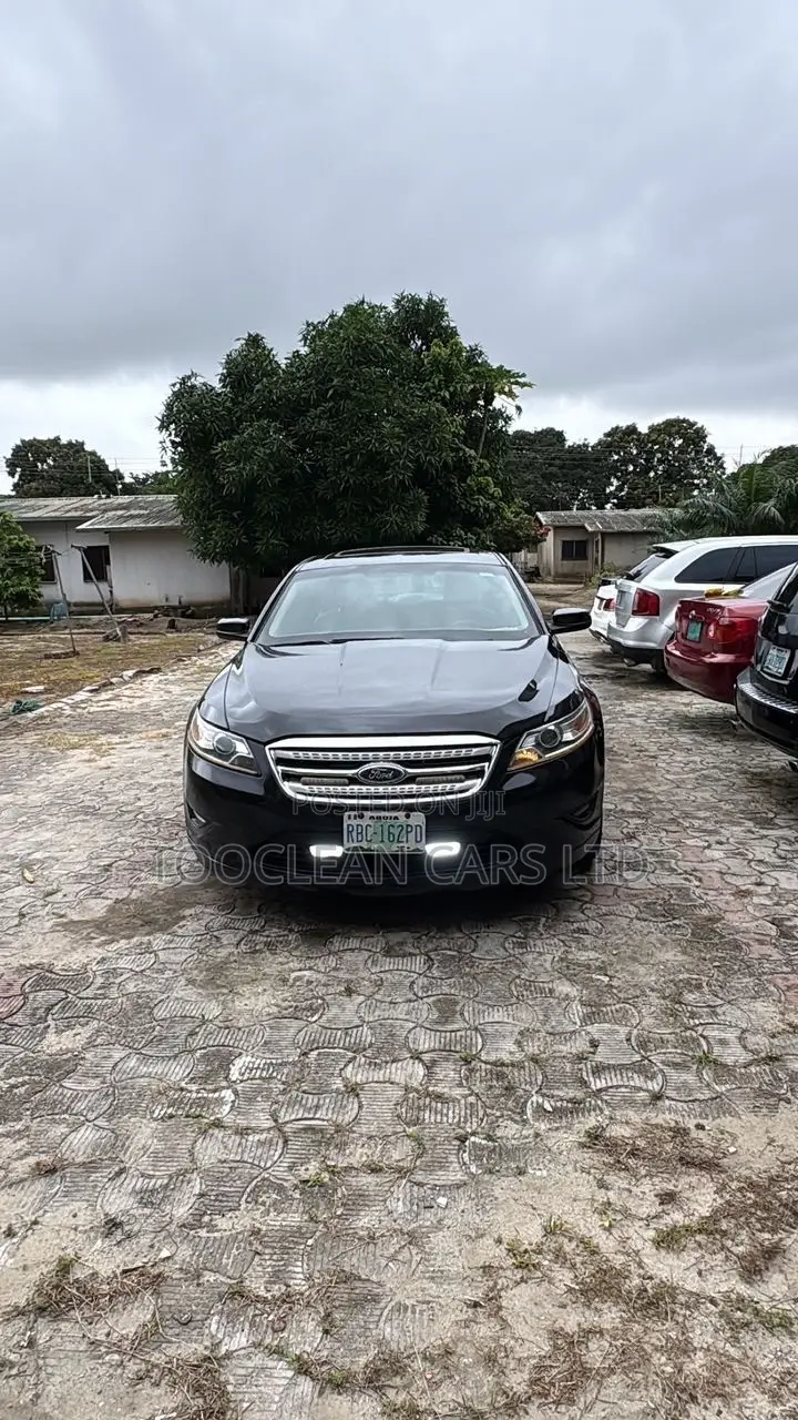 Ford Taurus 2011 Black
