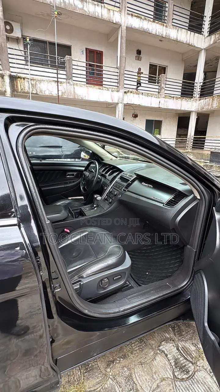 Ford Taurus 2011 Black