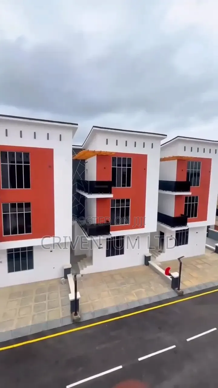 4bdrm Duplex in Utako for sale