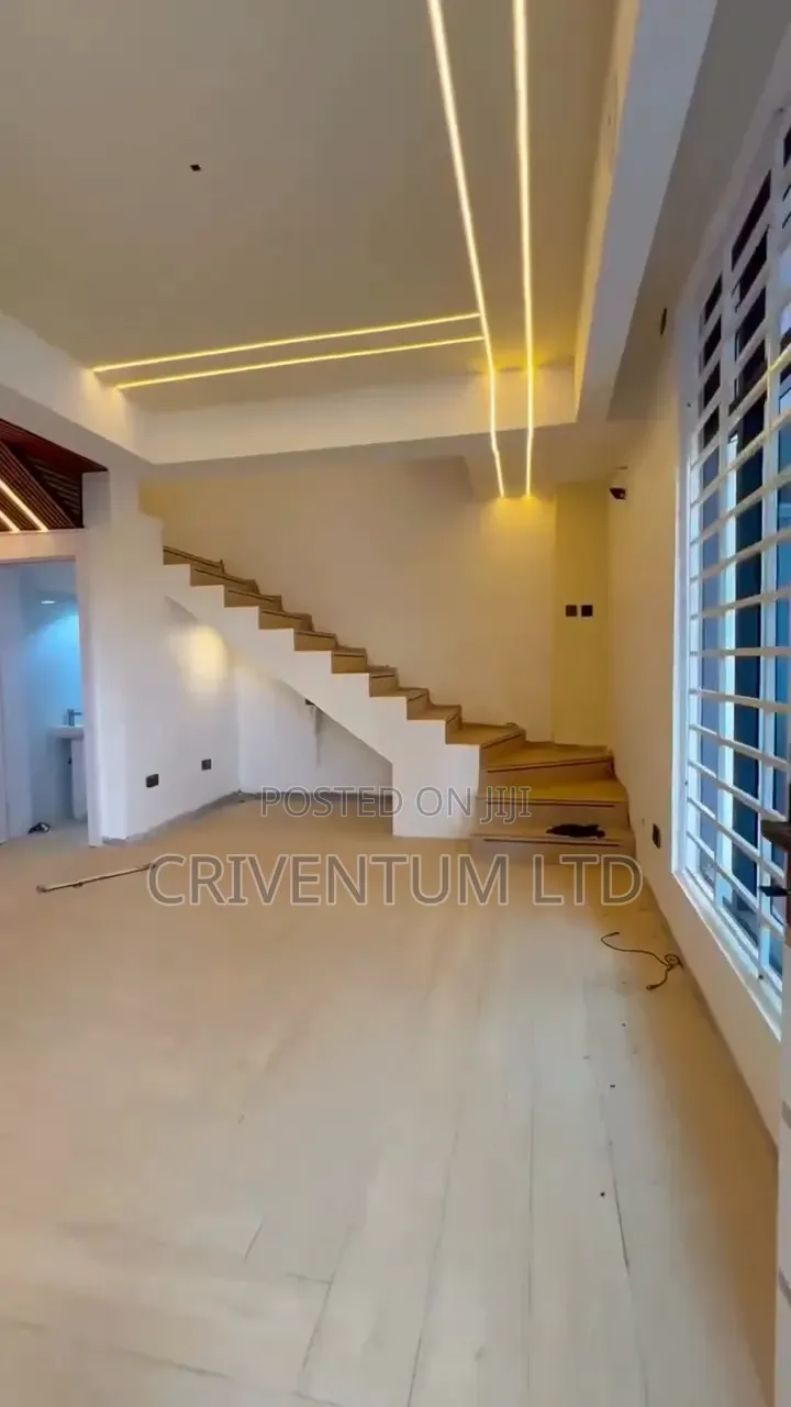4bdrm Duplex in Utako for sale