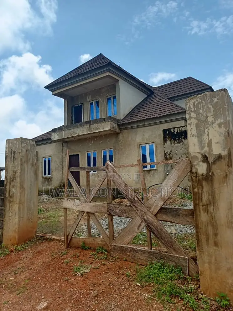 5bdrm Duplex in Pyakasa for sale