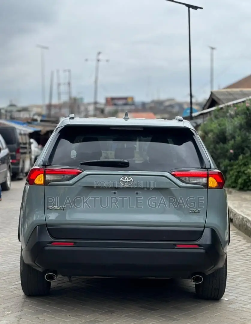 Toyota RAV4 2022 Gray
