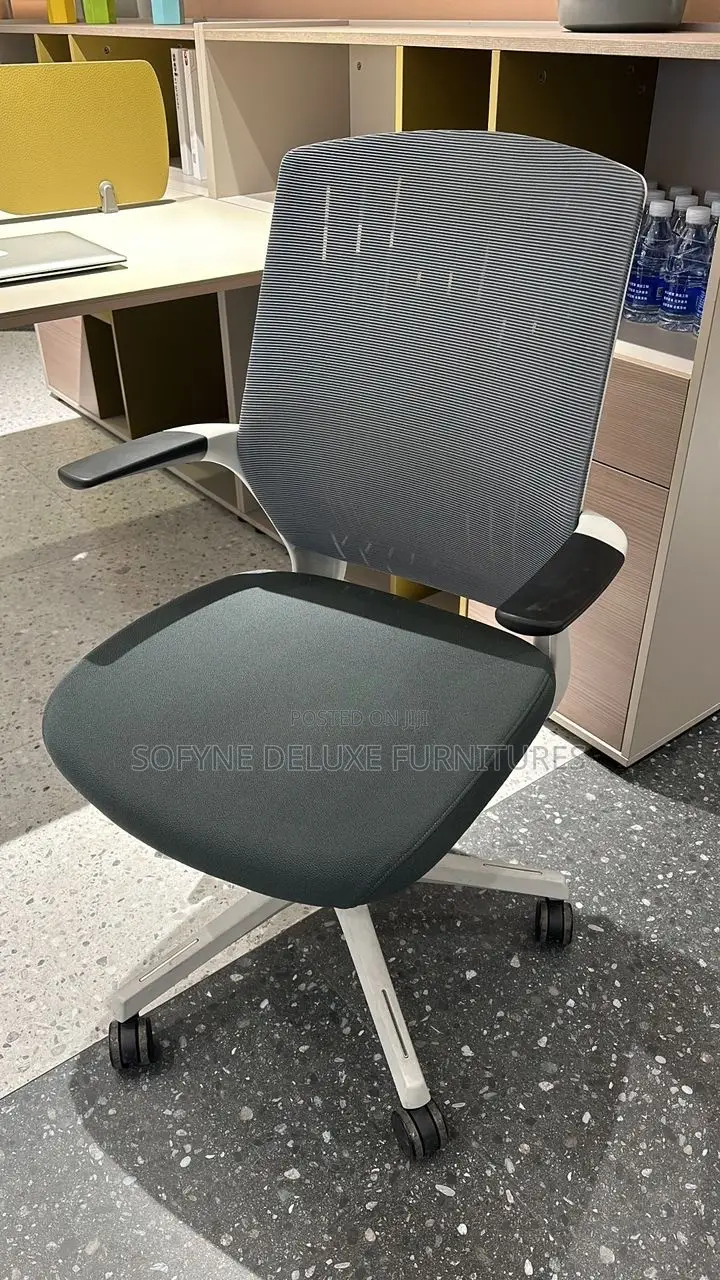 Simple Ergonomic Swivel Chair