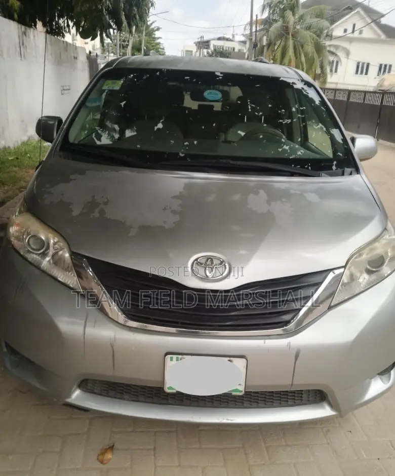 Toyota Sienna LE 7 Passenger 2011 Gray